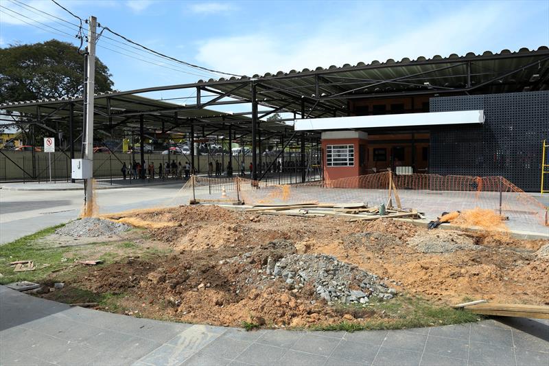 Obras de reforma do terminal Santa Cândida e na canaleta da av. Paraná.
Curitiba, 25/09/2018.
Foto: Luiz Costa /SMCS 