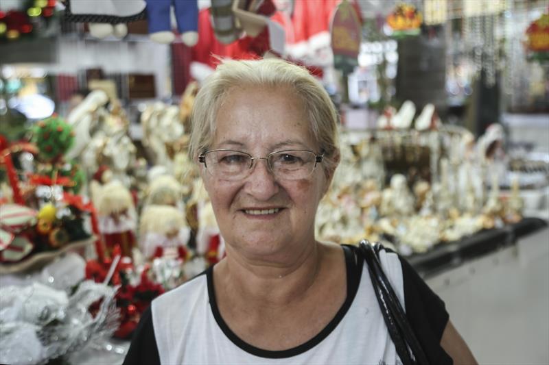 O Natal está cada dia mais próximo e as tradicionais Feiras Especiais da Prefeitura estão chegando ao fim.
 - Na imagem, Maria da Luz.
Curitiba,19/12/2018.
Foto: Luiz Costa /SMCS.