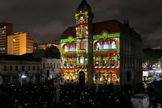 Os eventos do Natal de Curitiba – Luz dos Pinhais receberam 615 mil pessoas em 2018, um público 105% maior que no ano passado, na primeira edição do evento. Curitiba, 24/12/2018.
Foto: Luiz Costa