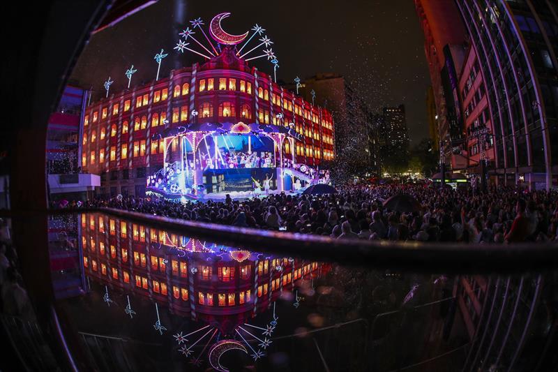 Natal de Curitiba recebe 615 mil pessoas e dobra número de visitantes. Apresentação do coral de Natal do Palácio Avenida. Curitiba, 30/11/2018 - Foto: Daniel Castellano / SMCS