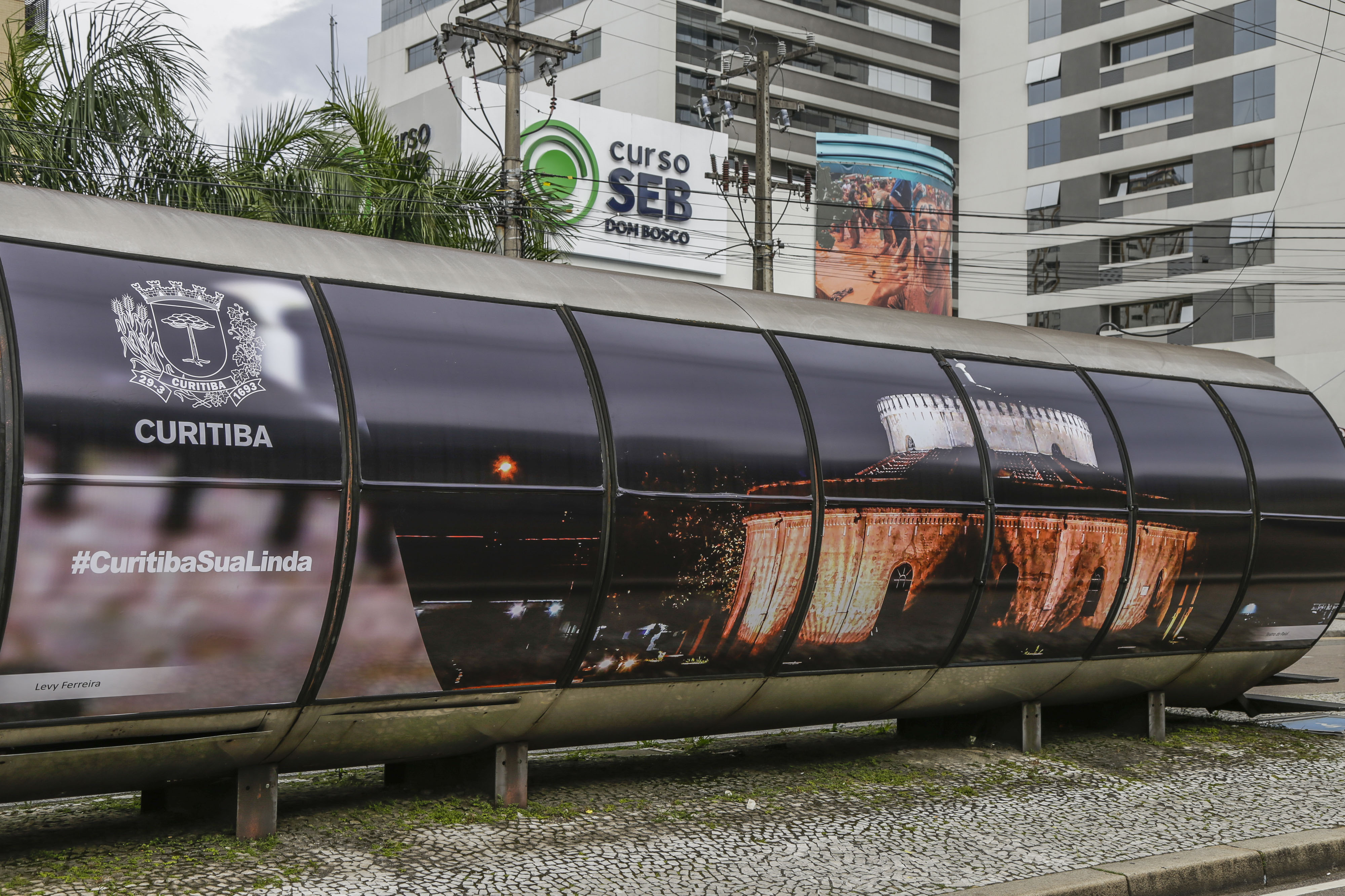 Ícones de Curitiba, estações-tubo ganham decoração especial para as festas  de fim de ano - Portal do Servidor de Curitiba