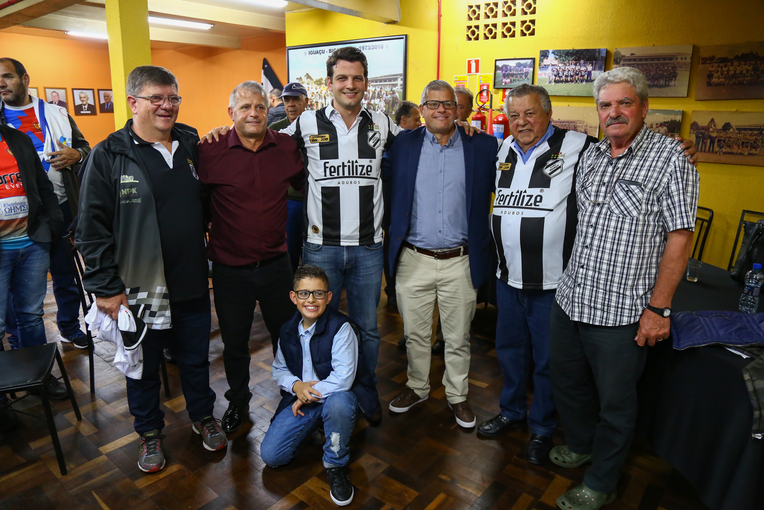 Eduardo Pimentel participa de jogo de futebol beneficente na Ligga Arena -  Prefeitura de Curitiba