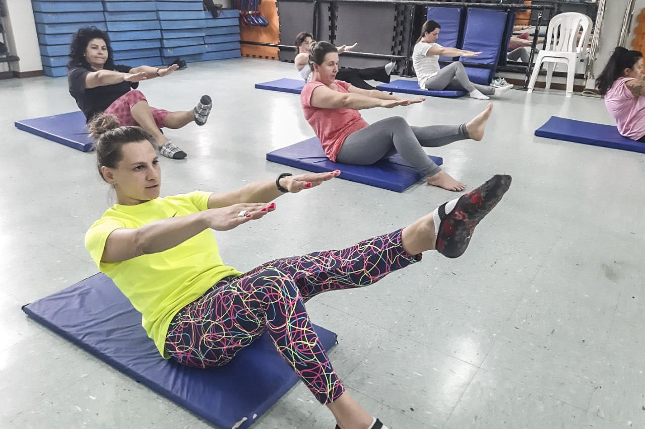 Aulas de pilates solo garantem melhora da força e flexibilidade