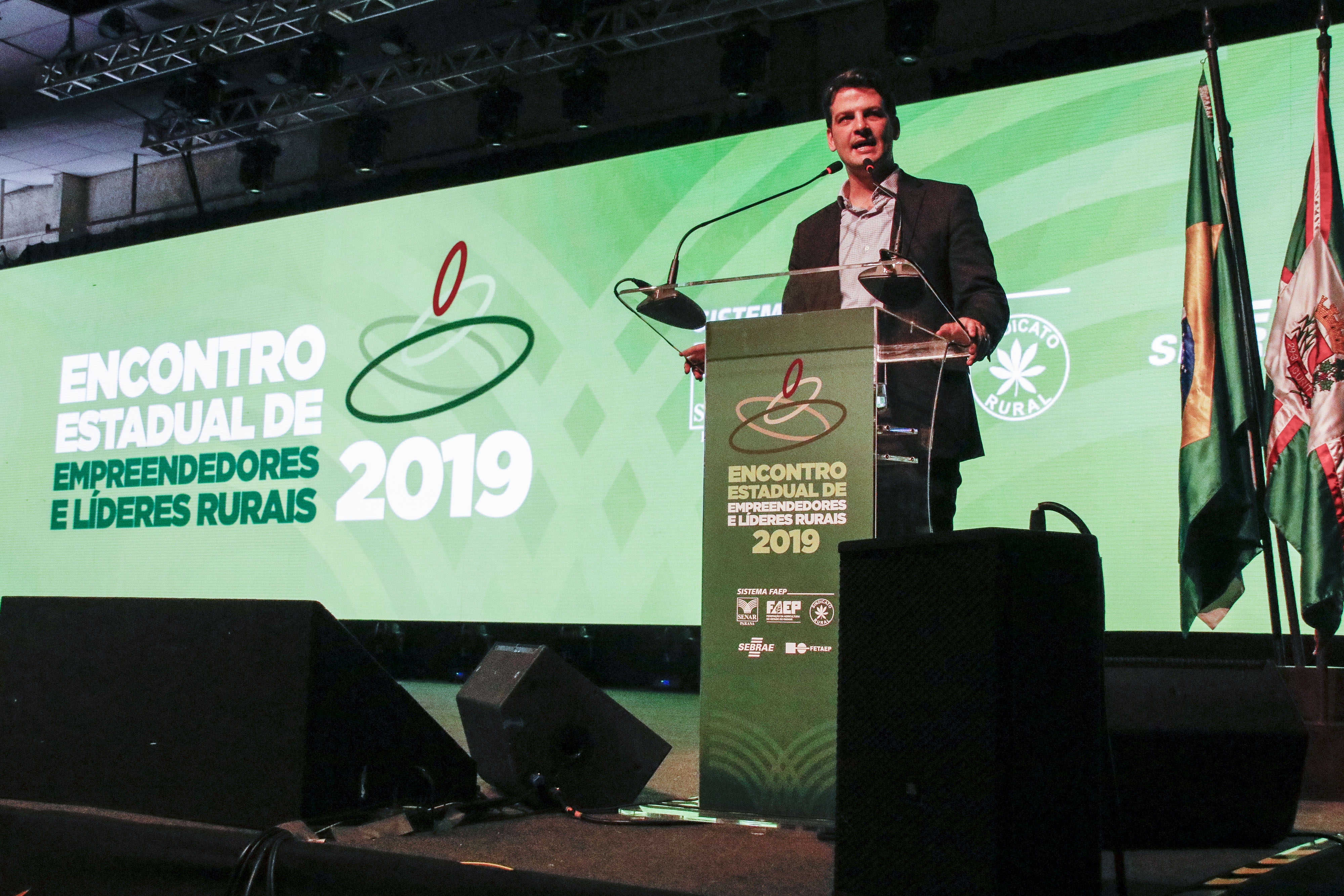 Eduardo Pimentel participa de jogo de futebol beneficente na Ligga Arena -  Prefeitura de Curitiba