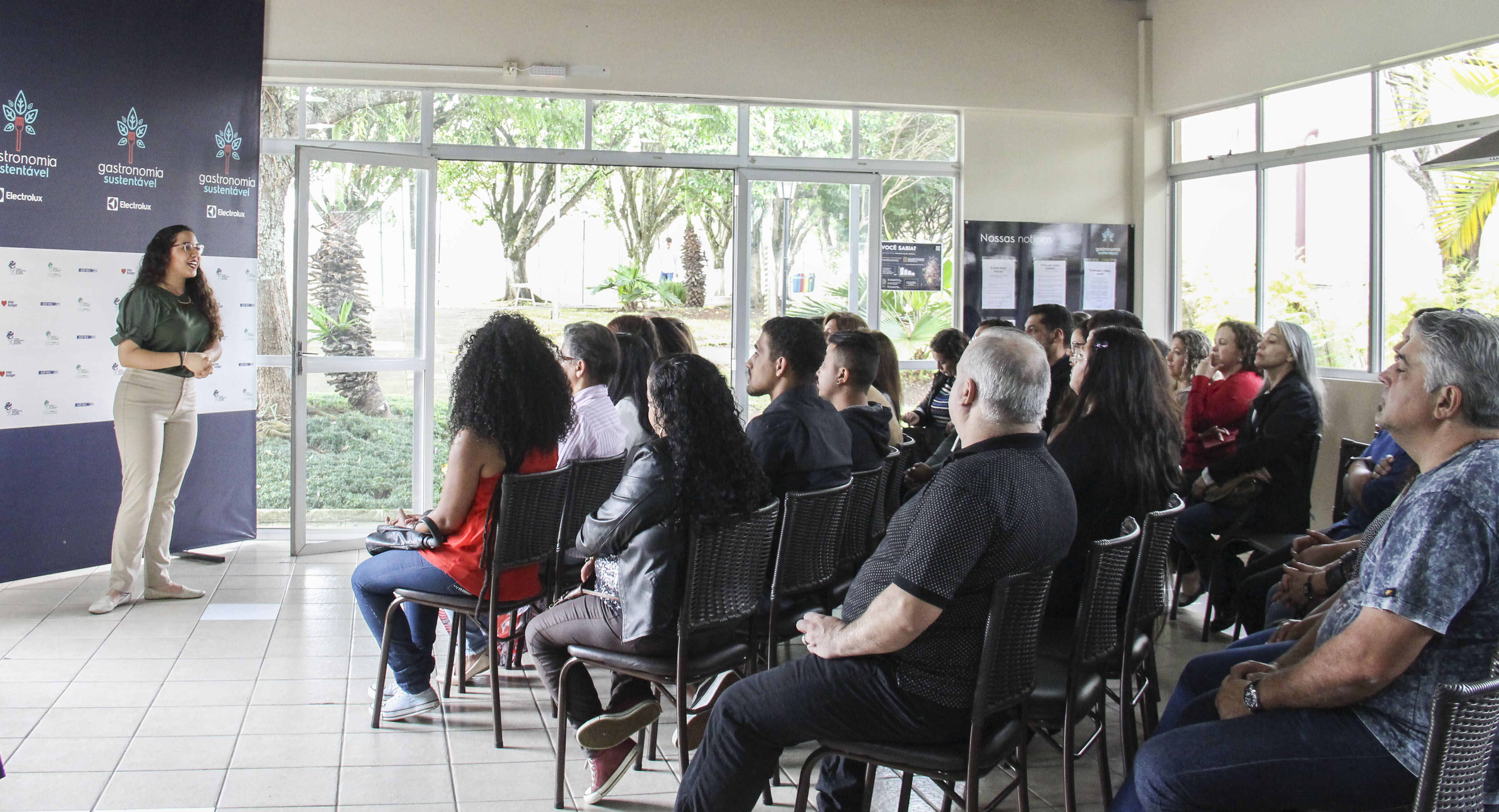 Curso profissionalizante forma pessoas LGBTs para o mercado de trabalho -  Prefeitura de Curitiba