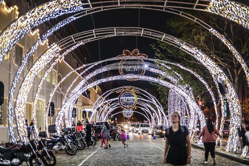 Últimos dias para aproveitar e tirar fotos nas decorações de Natal de  Curitiba - Turismo Curitiba