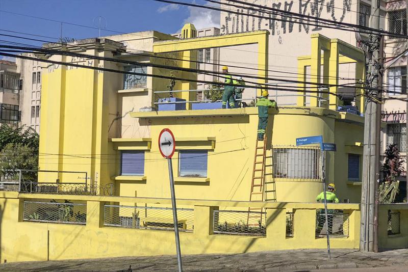 A Casa Federico Kirchgässner, na Rua 13 de Maio, é o primeiro imóvel particular a ser pintado e receber a resina antipichação pelo programa Rosto da Cidade.
Foto: Divulgação