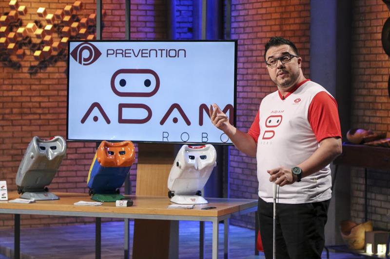 O Adam Robo é a segunda geração de um equipamento de pré-teste de visão criado pela startup curitibana Prevention.
Foto: Guido Ferreira