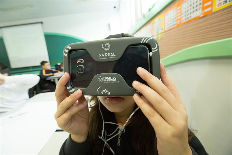 Além de produzir óculos de realidade virtual para smartphones, a VRGlass desenvolve conteúdos educacionais, de treinamento e promocionais para serem utilizados por meio da realidade virtual, aumentada e mista.
 - Na imagem, Óculos de realidade virtual da VRGlass.
Foto: Divulgação