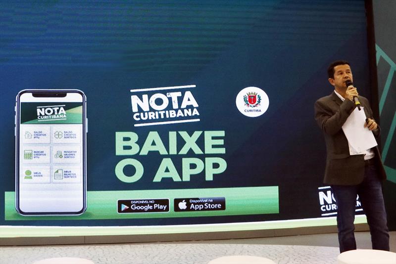 O aplicativo do Nota Curitibana já pode de ser baixado na Play Store para a plataformas Android e na Apple Store para o sistema iOS. A ferramenta, lançada na última sexta-feira durante o Smart City Expo, possibilita que o cidadão tenha o programa na palma da sua mão.Na imagem, Mario Nakatani Junior - coordenador do Nota Curitibana.
Curitiba, 22/03/2019.
Foto: Lucilia Guimarães/SMCS