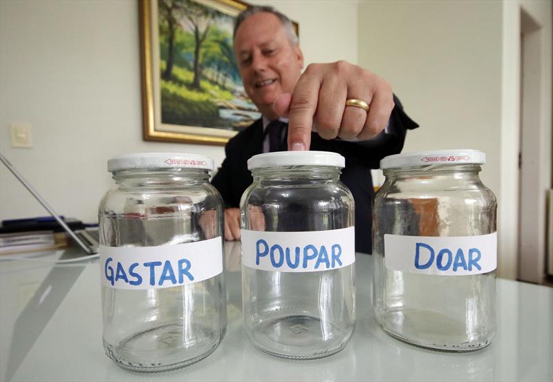 Mesada ajuda pais na educação financeira dos filhos Prefeitura de Curitiba Mesada ajuda pais na educação financeira dos filhos Prefeitura de Curitiba