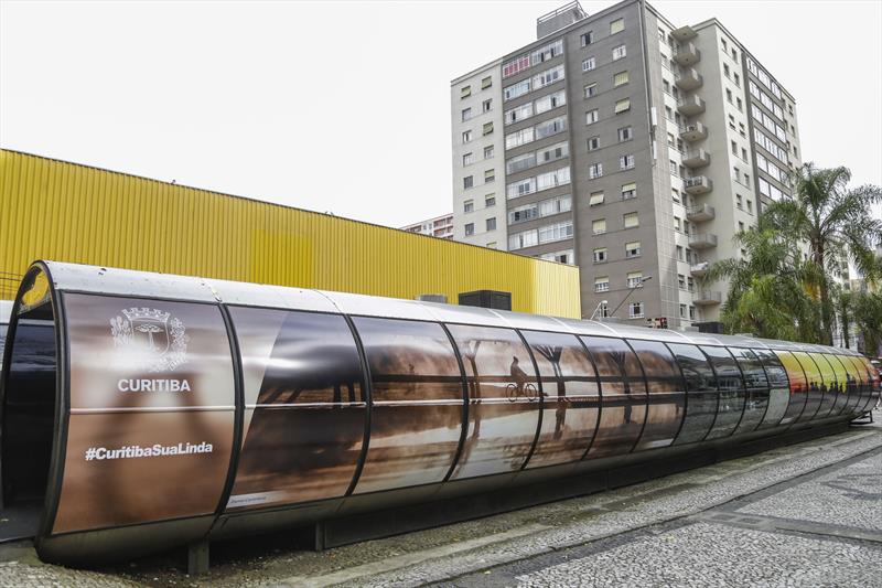 Ícones de Curitiba, estações-tubo ganham decoração especial para as festas  de fim de ano - Portal do Servidor de Curitiba