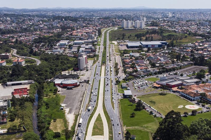 A Prefeitura de Curitiba levará a leilão, no próximo dia 8 de maio, 30 mil Certificados de Potencial Adicional de Construção (CEPAC), como parte da Operação Urbana Consorciada Linha Verde (OUC-LV). Foto: Pedro Ribas/SMCS