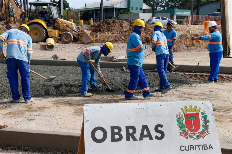 Técnicos da Agência Francesa de Desenvolvimento, realizaram uma visita técnica na Vila 29 de Outubro, no Caximba e em obras da Linha Verde Norte.
Curitiba, 22/05/2019.
Foto: Rafael Silva