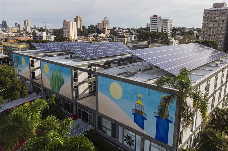 Painéis solares instalados no teto da Prefeitura. Curitiba, 21/05/2019. Foto: Pedro Ribas/SMCS