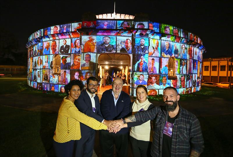 EdiÃ§Ã£o comemorativa a 1 ano do Paiol Digital, evento com palestras sobre inovaÃ§Ã£o e tecnologia realizado no teatro Paiol. Na imagem Cris Alessi, Juelinton Silveira, Prefeito Rafael Greca, Ana Cardoso e Jacson Fressatto - Curitiba, 25/06/2019 - Foto: Daniel Castellano / SMCS