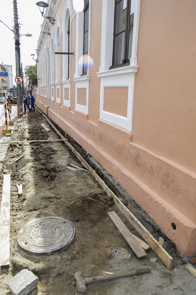Obras de recuperação das calçadas do Centro Histórico, parte do programa Rosto da Cidade. Curitiba, 03/07/2019. Foto: Pedro Ribas/SMCS