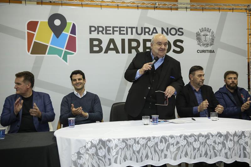 O prefeito Rafael Greca participou na quarta-feira (3/7), no Pinheirinho, da primeira audiência pública nas regionais.
Curitiba, 03/07/2019.
Foto: Luiz Costa/SMCS