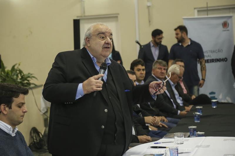 O prefeito Rafael Greca participou na quarta-feira (3/7), no Pinheirinho, da primeira audiência pública nas regionais.
Curitiba, 03/07/2019.
Foto: Luiz Costa/SMCS