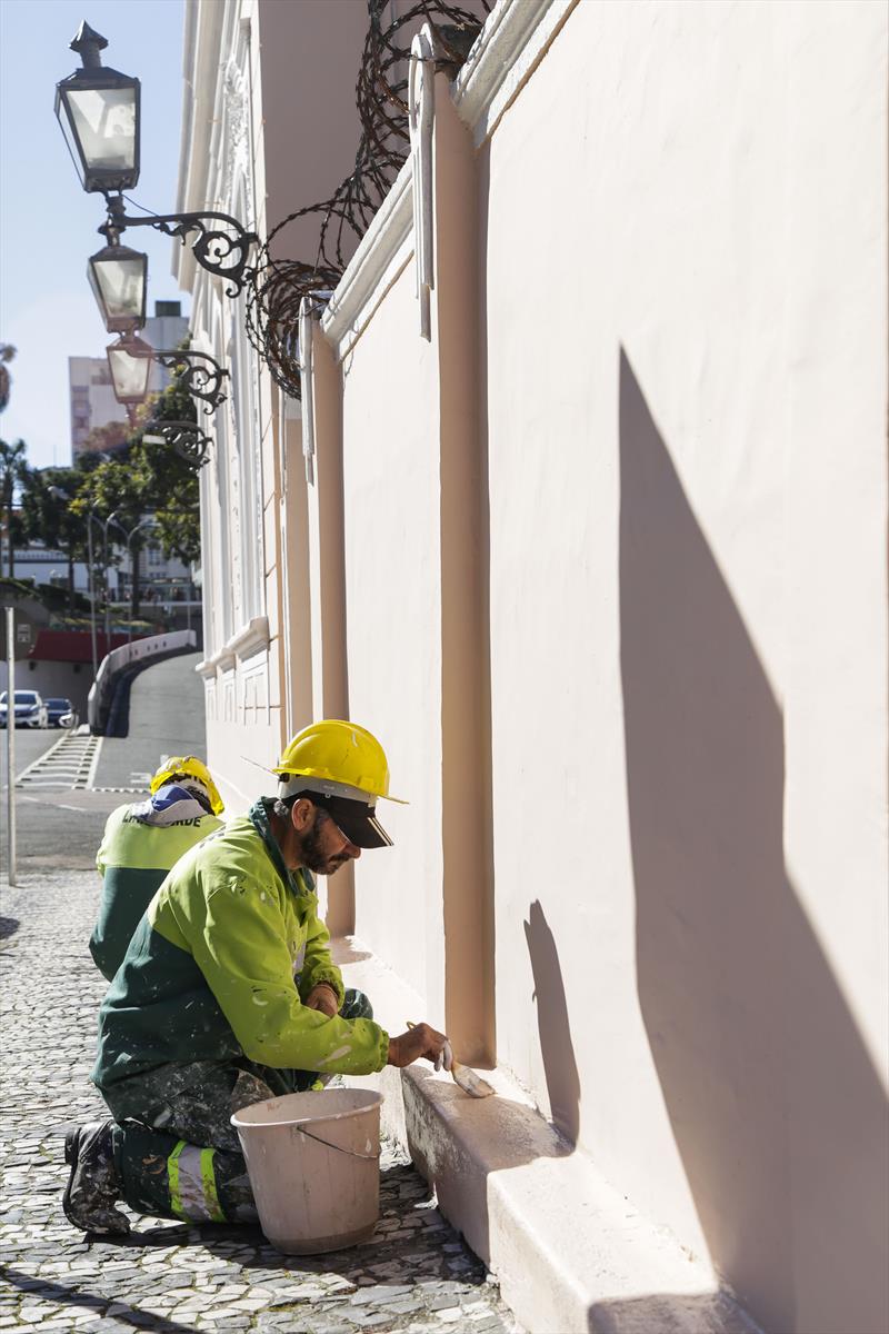 Pintura da Casa Muzzillo, que abriga o Instituto Cidadania e Voluntariado, e faz parte do programa Rosto da Cidade. Curitiba, 16/07/2019. Foto: Pedro Ribas/SMCS