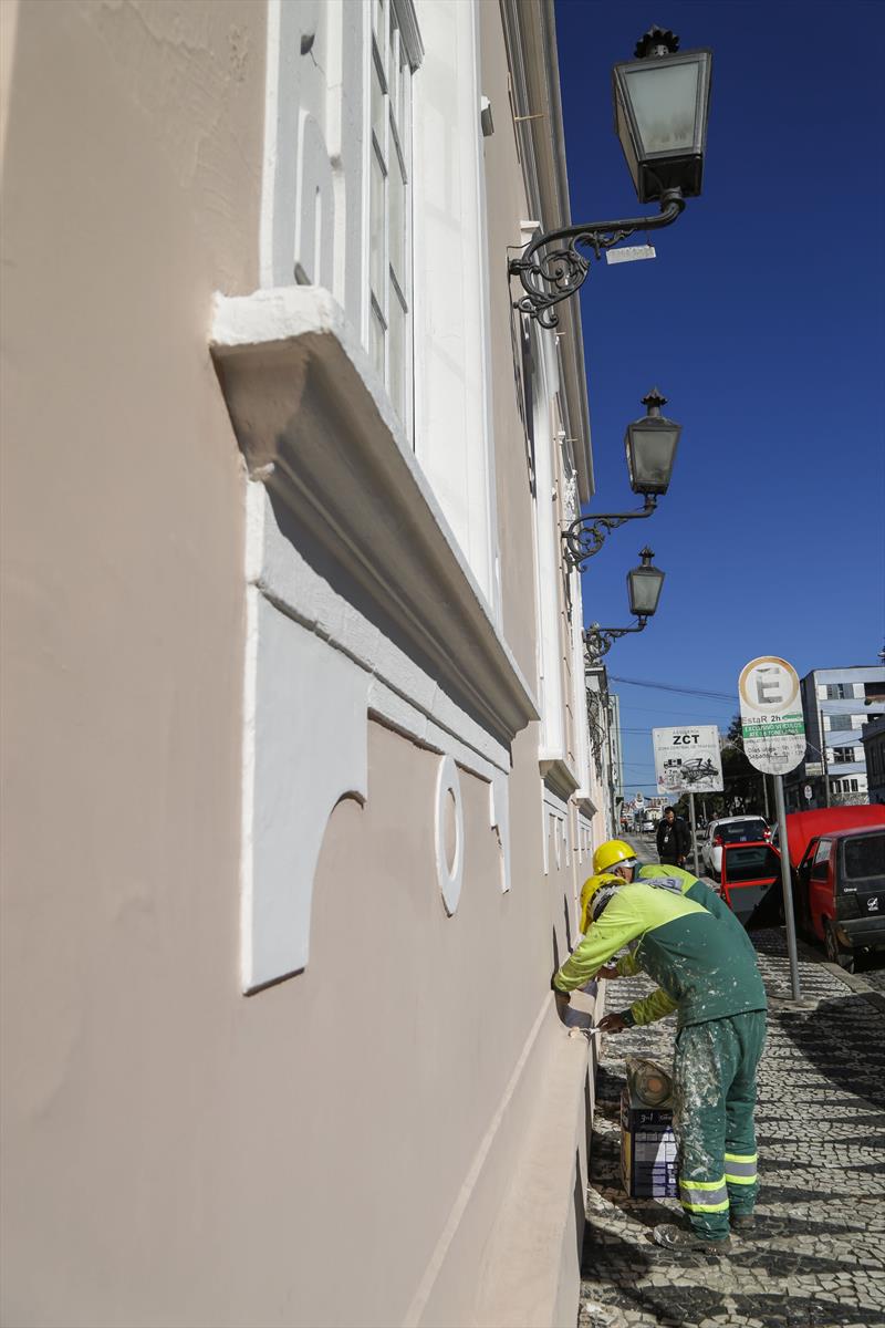 Pintura da Casa Muzzillo, que abriga o Instituto Cidadania e Voluntariado, e faz parte do programa Rosto da Cidade. Curitiba, 16/07/2019. Foto: Pedro Ribas/SMCS