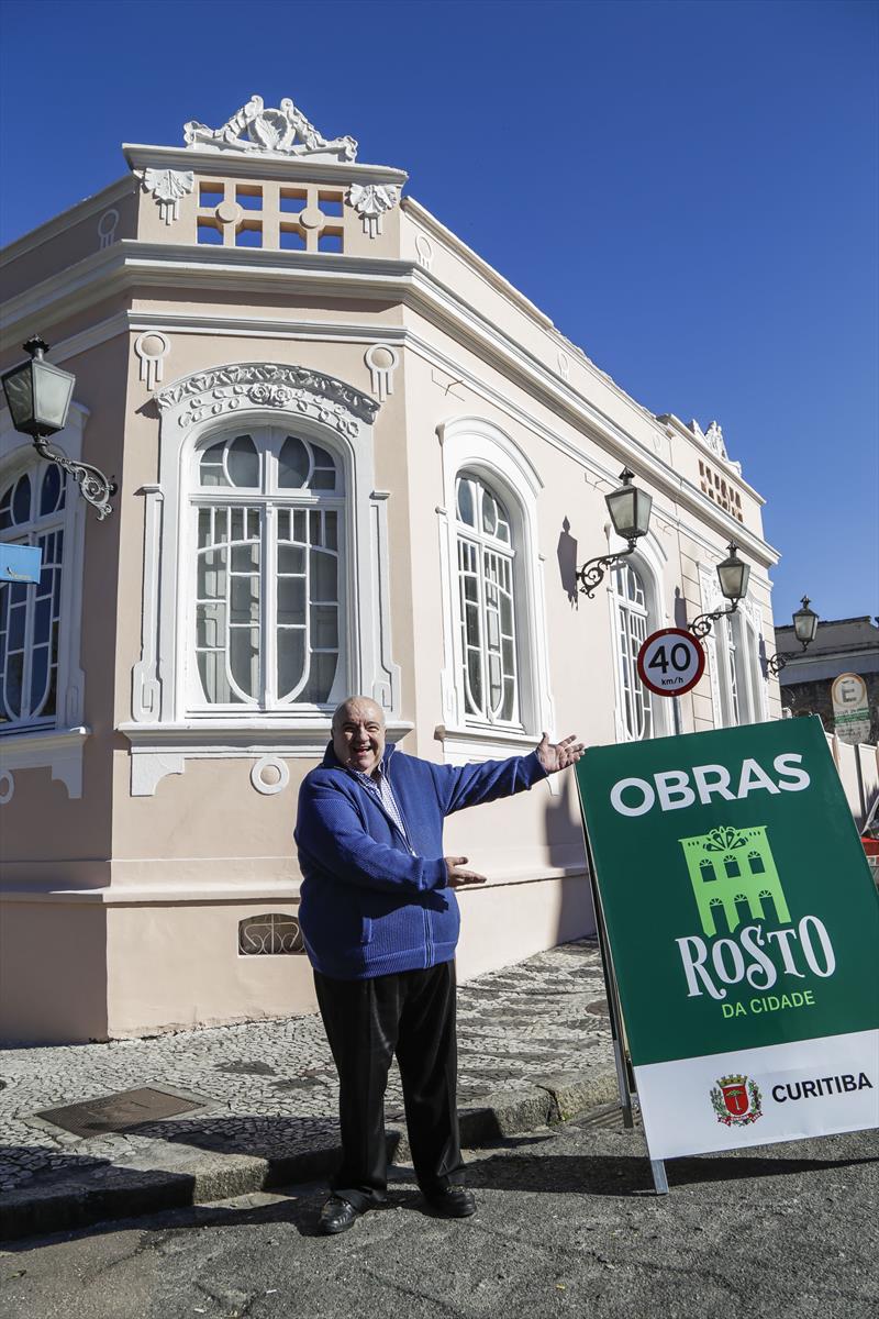 Prefeito Rafael Greca, vistoria a pintura da Casa Muzzillo, que abriga o Instituto Cidadania e Voluntariado, e faz parte do programa Rosto da Cidade. Curitiba, 16/07/2019. Foto: Pedro Ribas/SMCS
