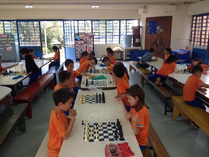 Xadrez desenvolve raciocínio de alunos de escolas municipais - Prefeitura  de Curitiba