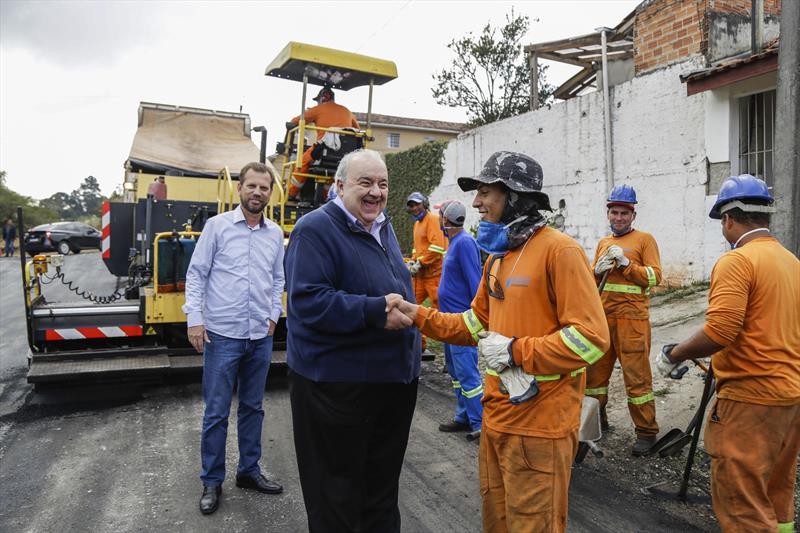 Prefeito Rafael Greca, vistoria as obras de pavimentação da rua Leandro Dacheux do Nascimento Júnior, na CIC. Curitiba, 13/08/2019. Foto: Pedro Ribas/SMCS