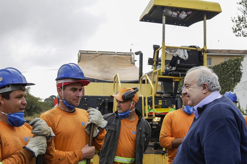 Prefeito Rafael Greca, vistoria as obras de pavimentação da rua Leandro Dacheux do Nascimento Júnior, na CIC. Curitiba, 13/08/2019. Foto: Pedro Ribas/SMCS