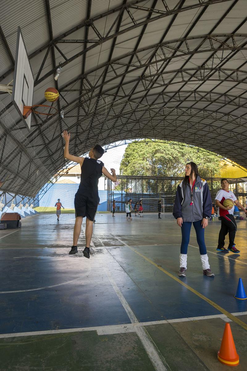 Aula de basquete da professora Dalila Bulcão Melo no Centro de Esporte e Lazer da Rua da Cidadania de Santa Felicidade.
Curitiba, 07/08/2019
Foto: Valdecir Galor/SMCS