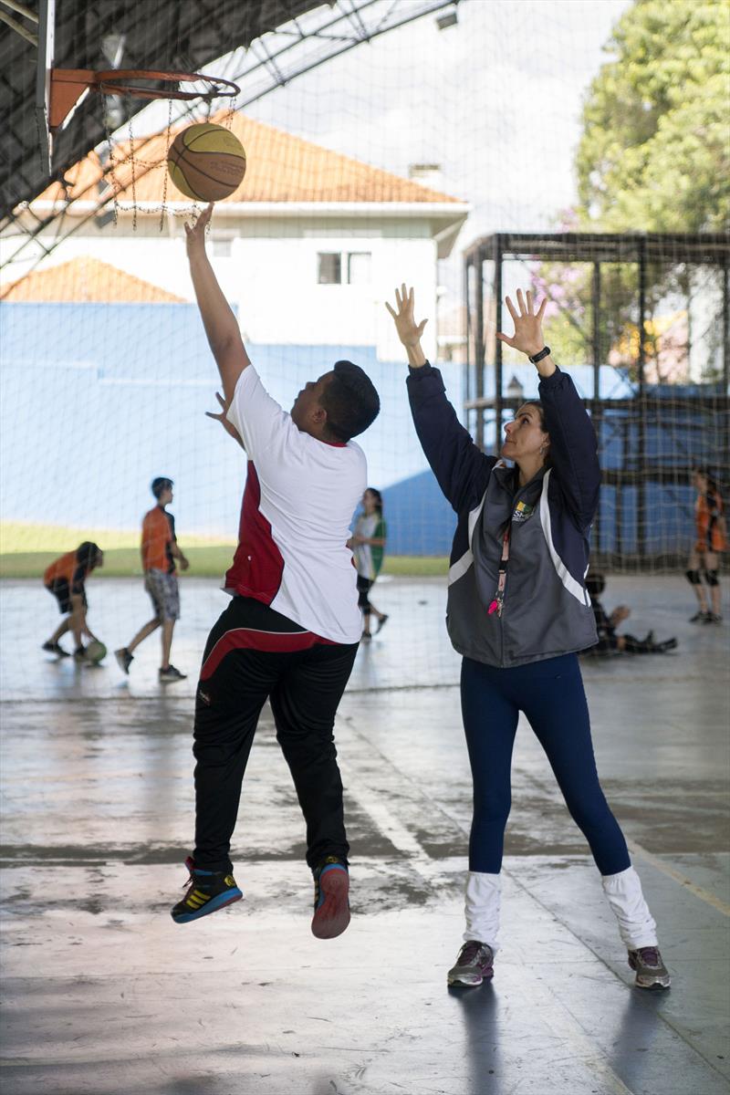 Aula de basquete da professora Dalila Bulcão Melo no Centro de Esporte e Lazer da Rua da Cidadania de Santa Felicidade.
Curitiba, 07/08/2019
Foto: Valdecir Galor/SMCS