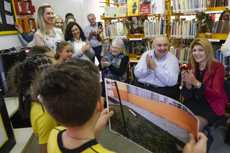 Prefeito Rafael Greca entrega com a secretária da Educação, Maria Silvia Bacila, o Farol do Saber e Inovação Clarice Lispector, na Escola Municipal CEI Professora Nair de Macedo. Curitiba, 29/08/2019. Foto: Pedro Ribas/SMCS
