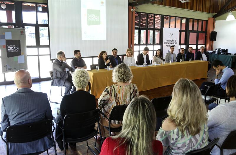 Adesão as cidades Educadoras, no salão de Atos do Barigui.
Curitiba,09/10/2019
Foto: Luiz costa /SMCS