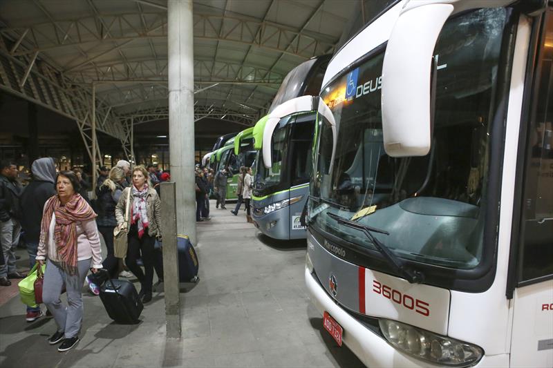 CURITIBA,14 DE NOVEMBRO DE 2013 – MOVIMENTO NA RODOVIARIA DE CURITIBA