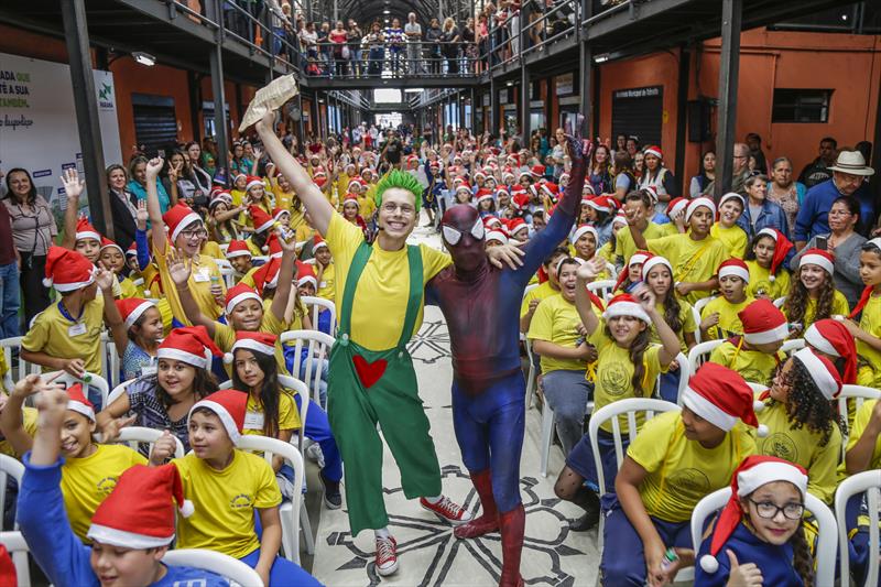 Apresentação do auto O Sentido do Natal, na Rua da Cidadania do Fazendinha. Curitiba, 04/12/2019. Foto: Pedro Ribas/SMCS