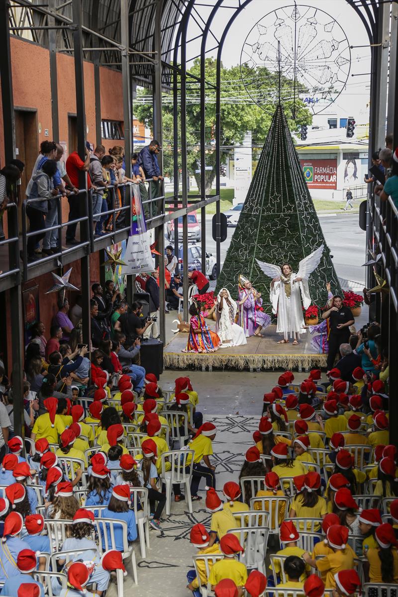 Apresentação do auto O Sentido do Natal, na Rua da Cidadania do Fazendinha. Curitiba, 04/12/2019. Foto: Pedro Ribas/SMCS