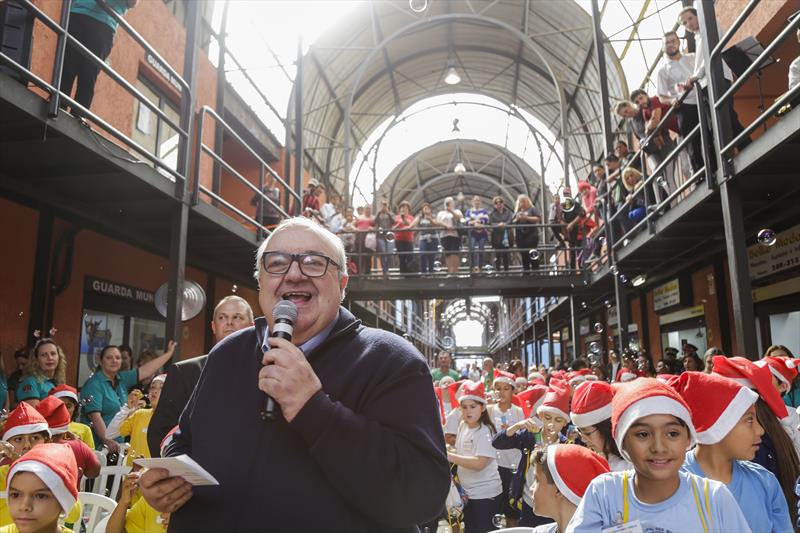 Prefeito Rafael Greca na apresentação do auto O Sentido do Natal, na Rua da Cidadania do Fazendinha. Curitiba, 04/12/2019. Foto: Pedro Ribas/SMCS