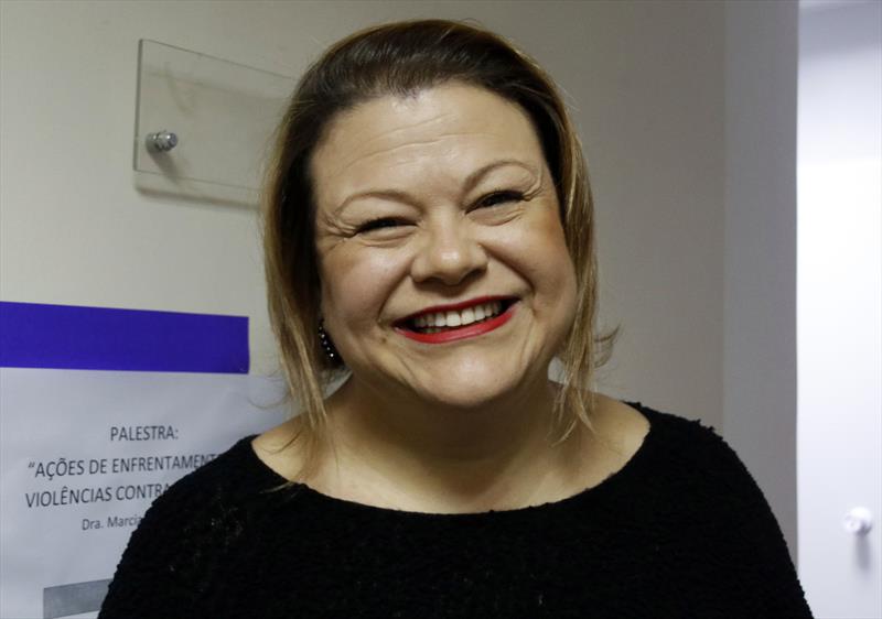 Palestra de Marcia Medeiros- Assessoria de direitos humanos. Na imagem, Carla Tofolli. Curitiba, 04/12/2019. Foto: Lucilia Guimarães/SMCS