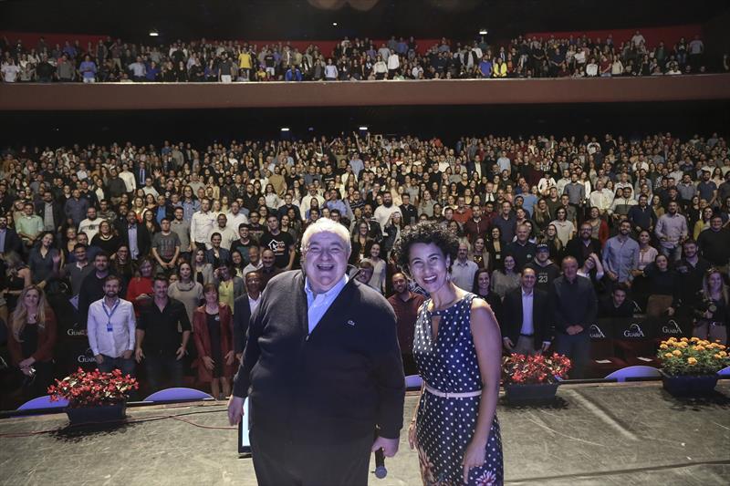 Prefeito Rafael Greca e a presidente da Agência Curitiba, Cris Alessi, no evento Conexões Vale do Pinhão no Teatro Guaira.
Curitiba,05/12/2019.
Foto: Luiz Costa /SMCS.
