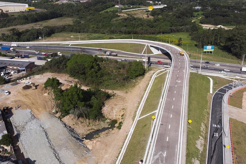 Viaduto Pompéia, no Tatuquara, liberado para o tráfego de veículos após construção das alças de acesso. Curitiba, 25/10/2019. Foto: Luiz Costa/SMCS