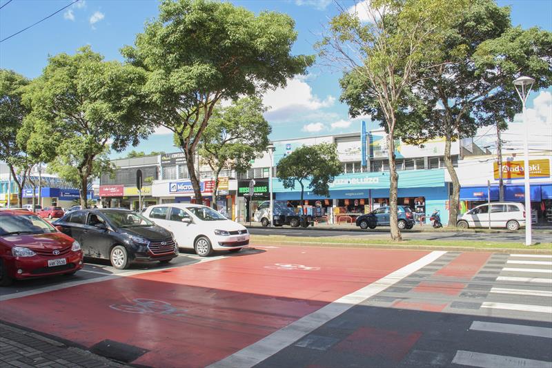 Cidade ganha 250 quilômentros de pintura de trânsito. Curitiba 12/12/2019. Foto - Hully Paiva/SMCS
