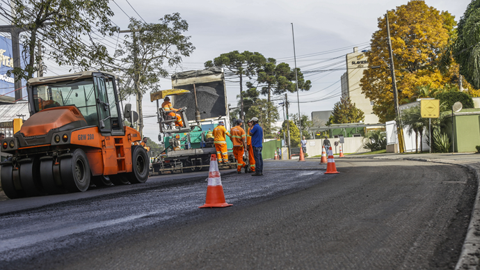 Obras de pavimentação da Rua João Bettega, no Portão. 
Foto: Pedro Ribas/SMCS