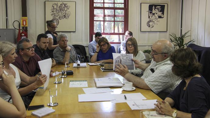 Painéis de azulejos com a inscrição de poesias de artistas locais vão ocupar alguns espaços da cidade degradados por pichações e depredações.
Foto: Divulgação/IPPUC