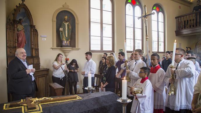Dia de Finados é celebrado com missa em latim na Capela da Glória