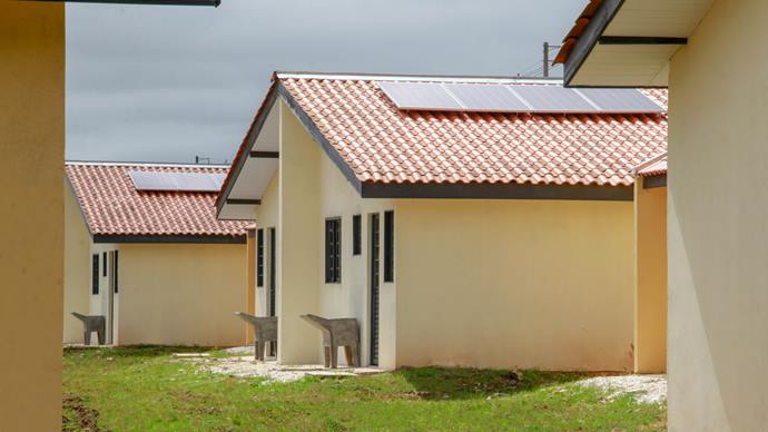 O Conjunto Moradias Faxinal, no bairro Santa Cândida, é o primeiro conjunto da Cohab Curitiba a receber kits de energia solar fotovoltaica.
Curitiba, 23/03/2018.
Foto: Rafael Silva