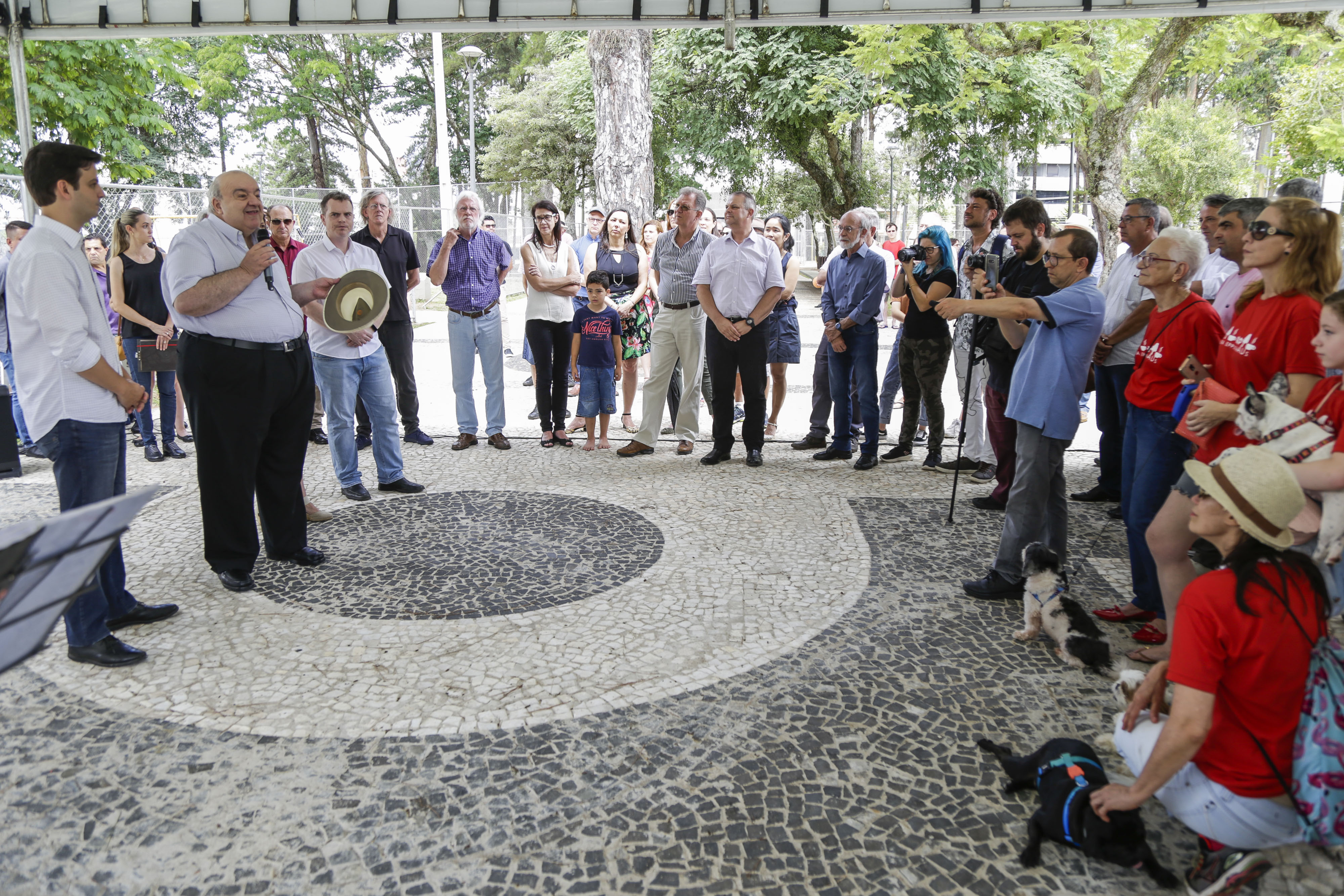 Praça Brigadeiro Eppinghaus volta a ser ponto de encontro da população ...