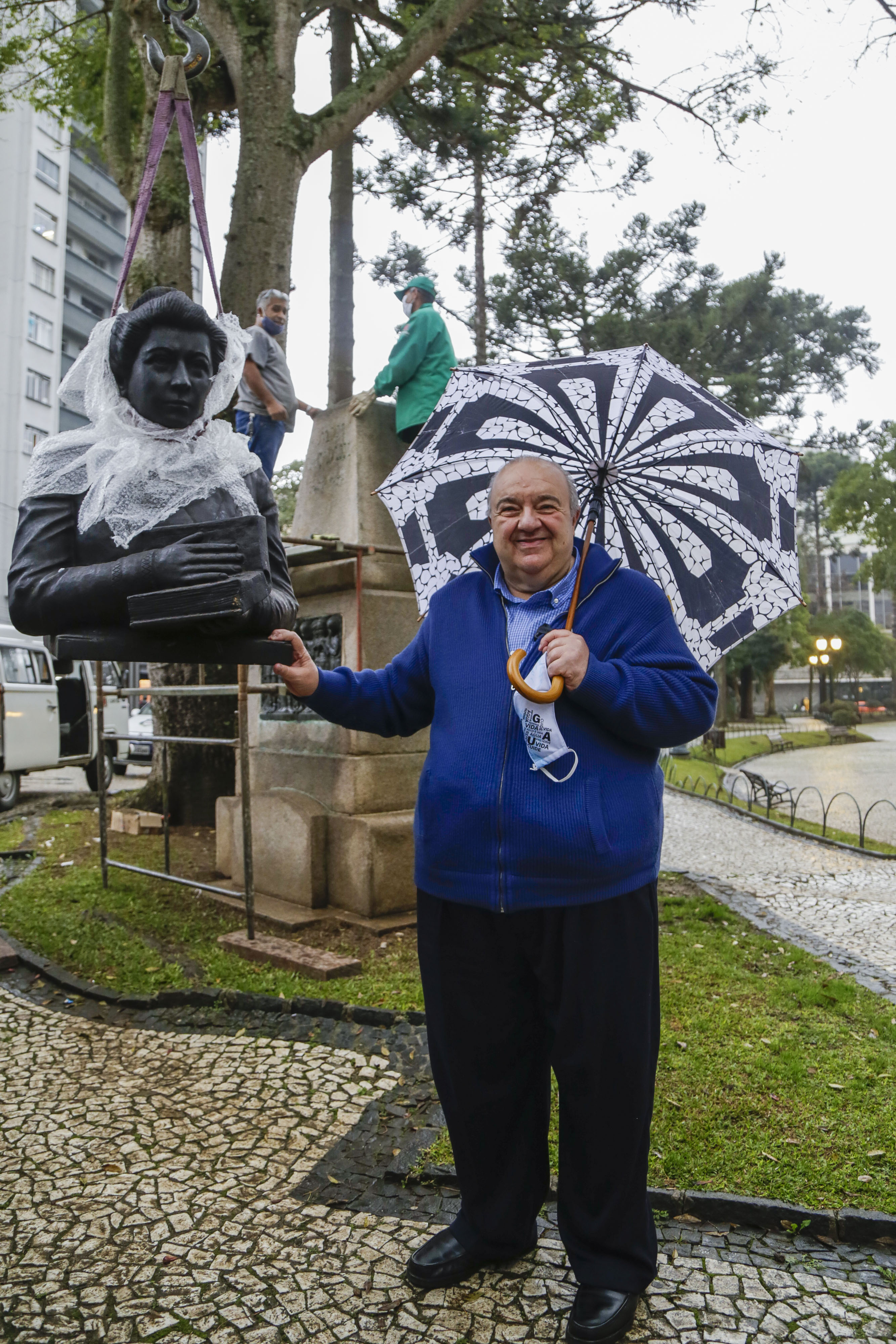 Bustos e Estátuas de Curitiba - Maria Polenta