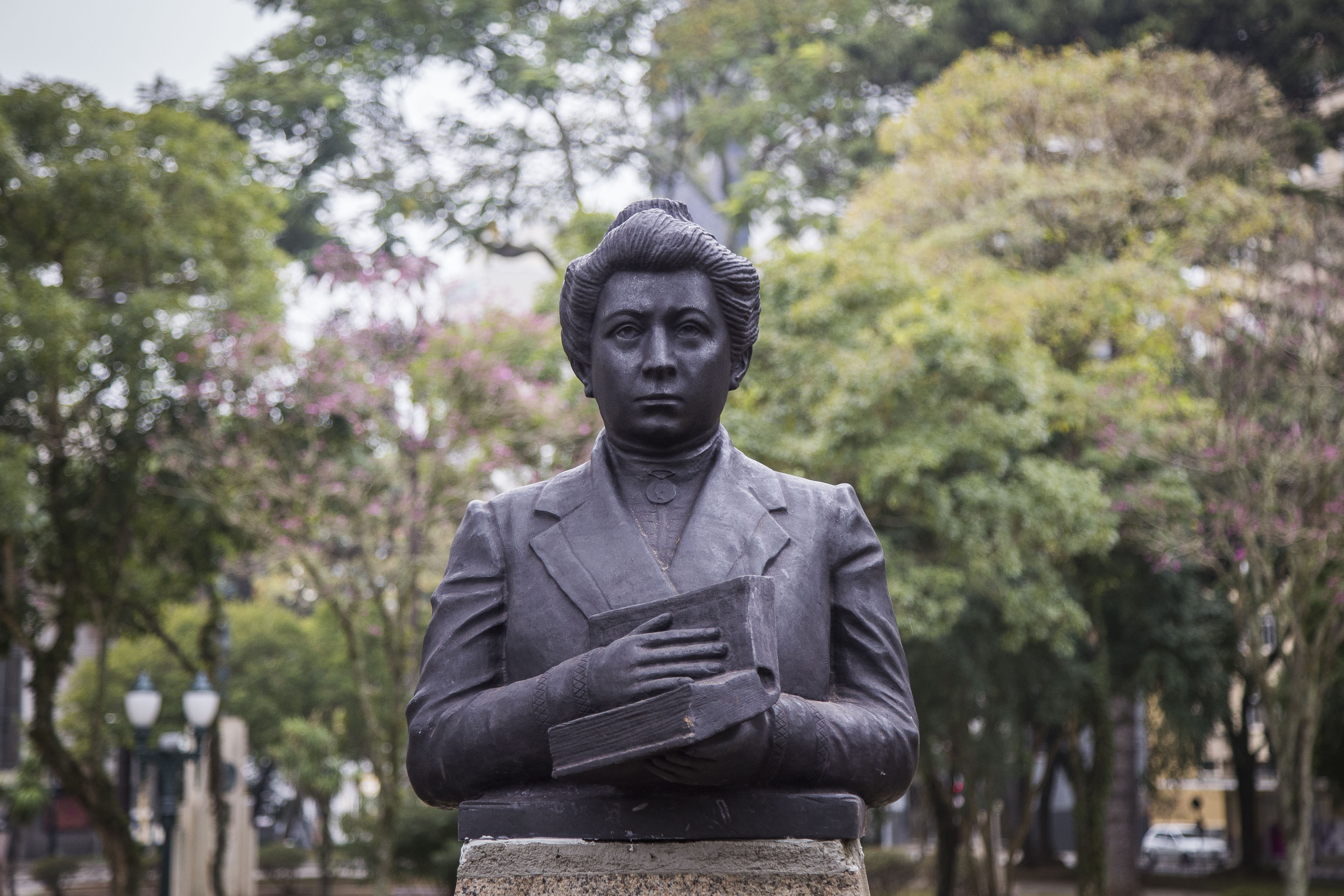 Bustos e Estátuas de Curitiba - Maria Polenta