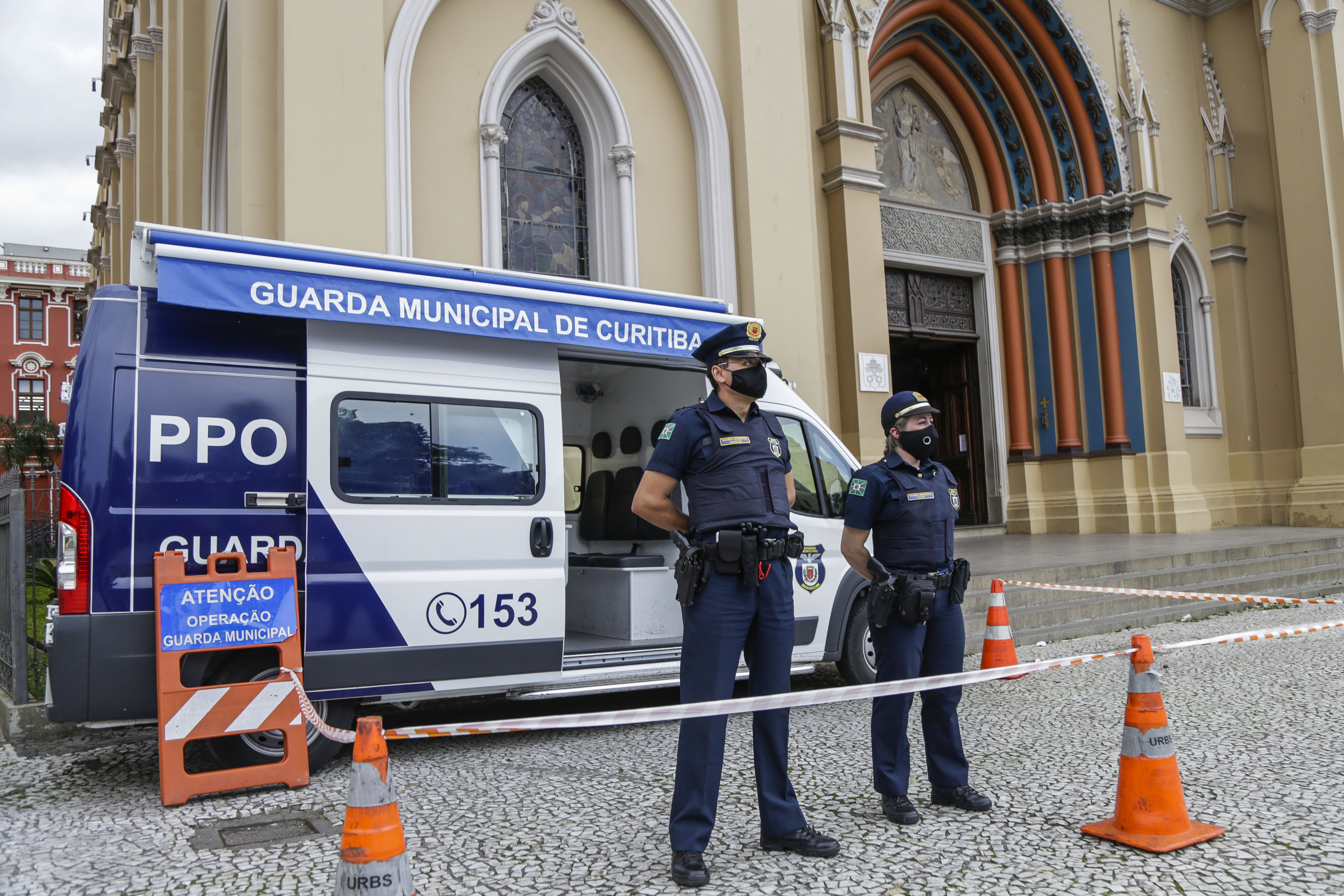 Guardas municipais treinam uso de arma elétrica - Prefeitura de Curitiba