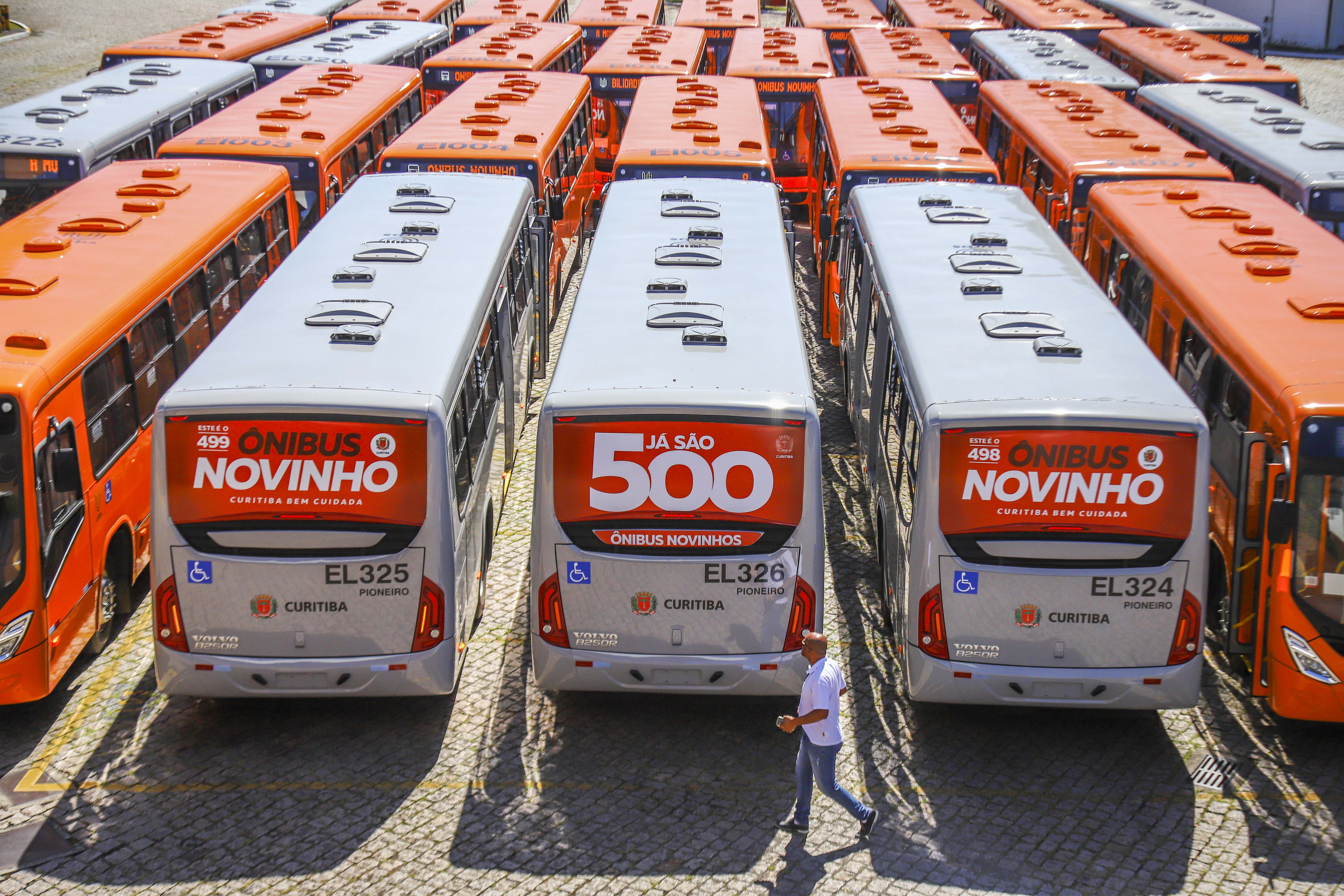 Passeio de ônibus urbano de passageiros versão móvel andróide iOS